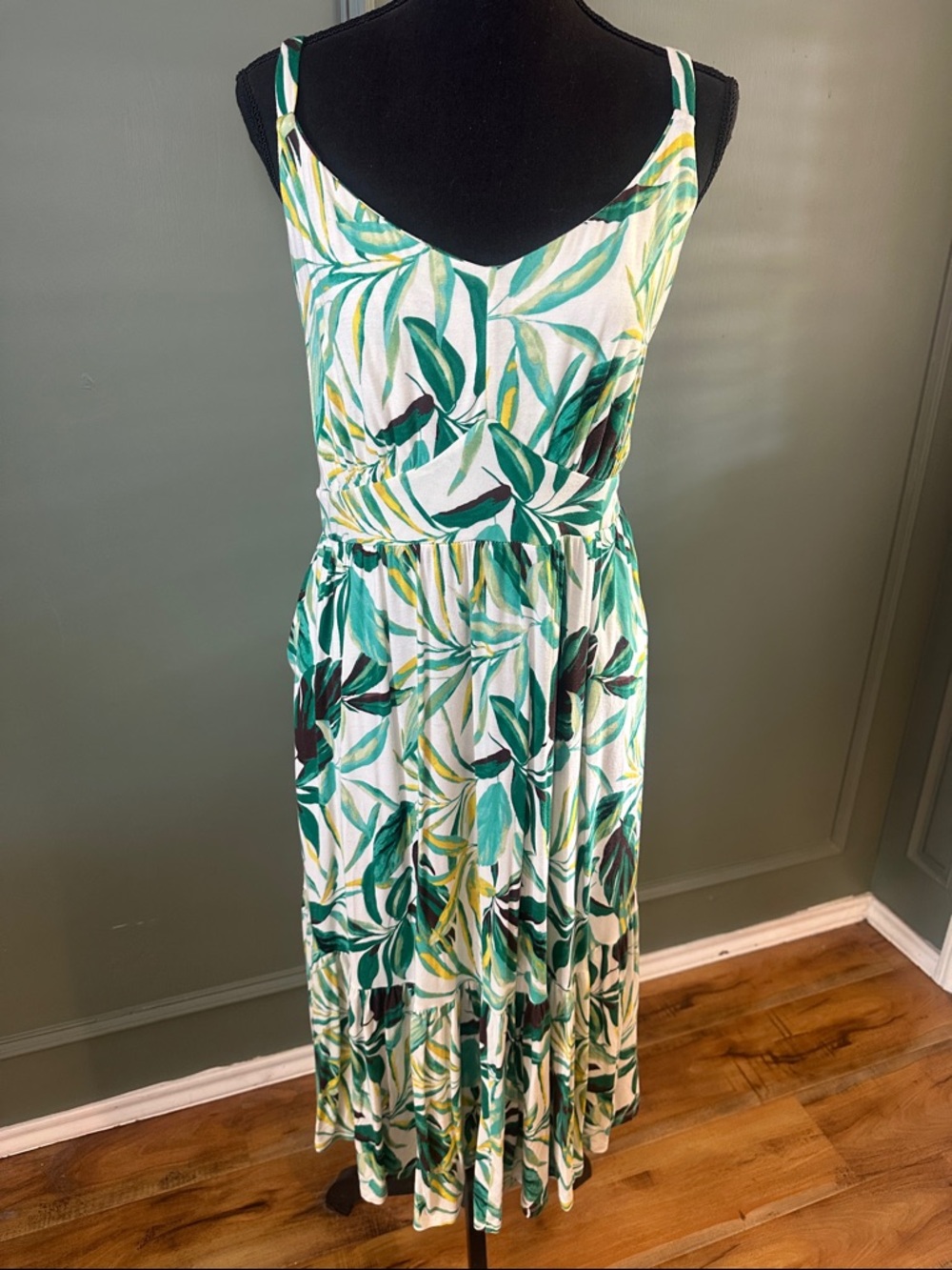 Torrid Sleeveless Green Leaf Print midi Length Dress